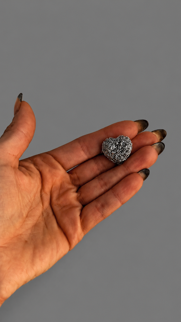 Producto - Pin CORAZÓN DELATADOR