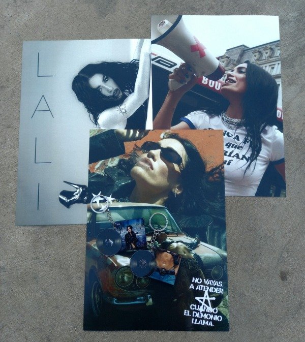 Producto - COMBO LALI 2 LLAVEROS VINILOS + 3 POSTERS A4