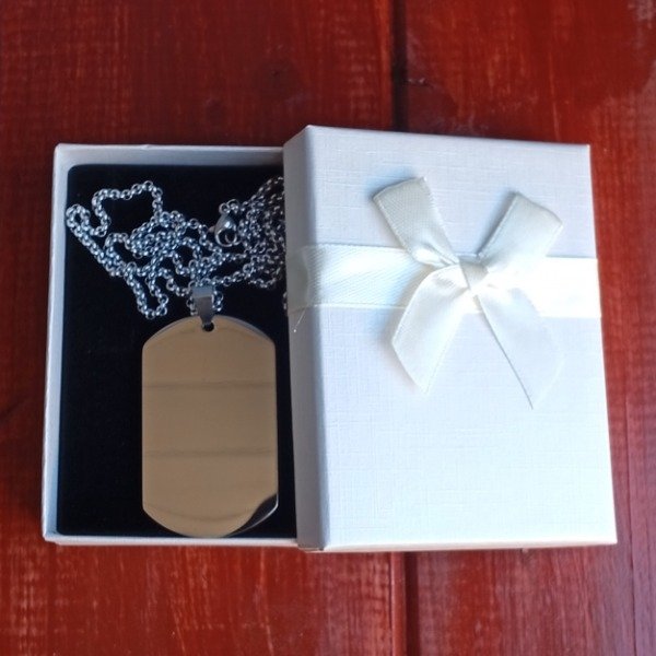 Producto - Medalla Rectangular Acero Quirúrgico 30x50 MM con Fotograbado Láser + Cadena