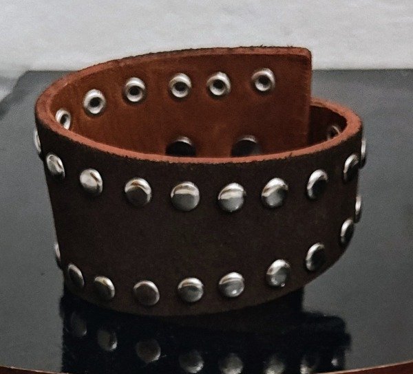 Producto - Pulsera Cuero Marrón Irregular Tachas