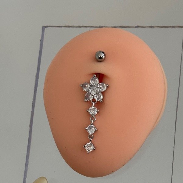 Producto - Piercing de ombligo: flor plateada I