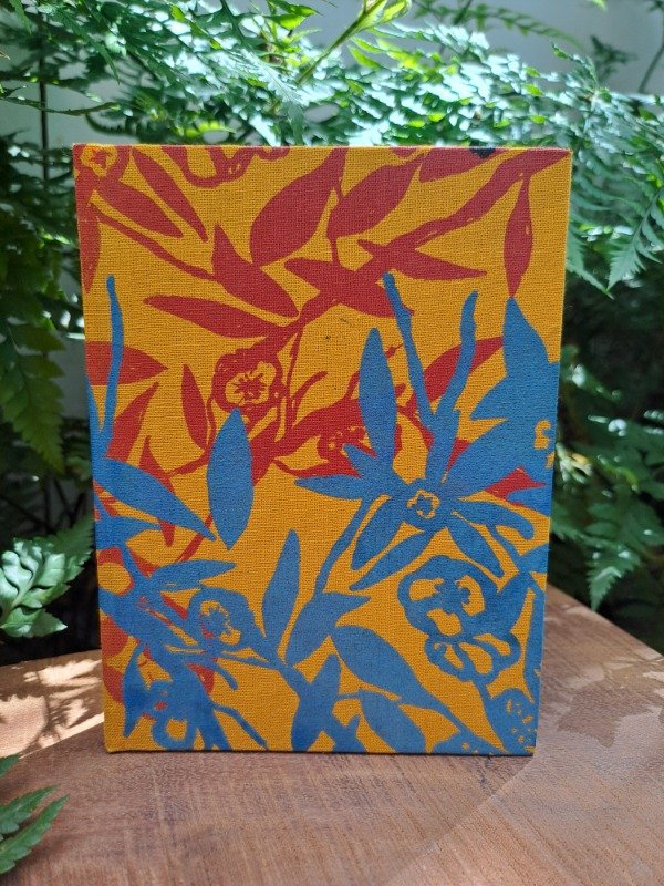Producto - Cuaderno tela serigrafiada - base amarilla con flores de colores