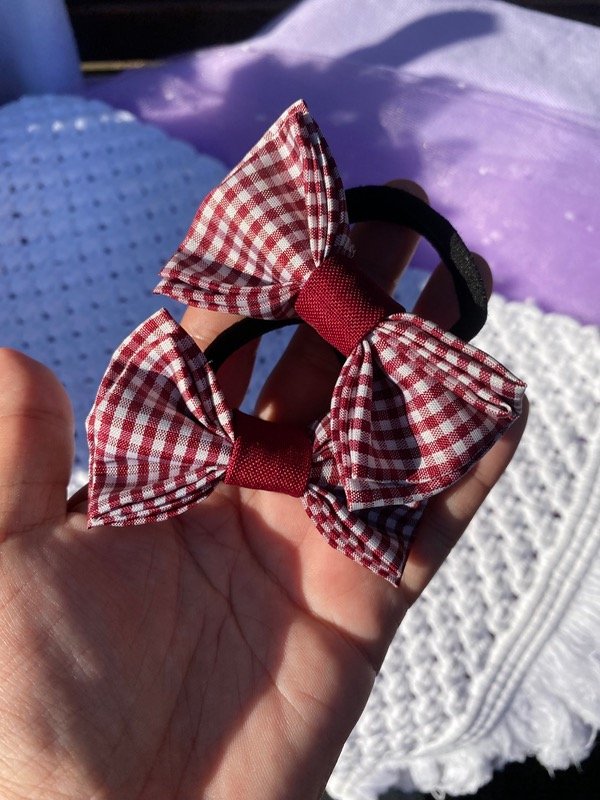 Producto - Par de moños francés cuadrille rojo con bordo