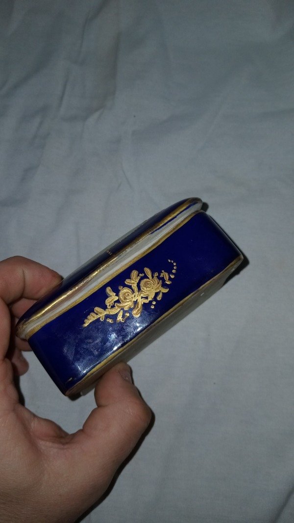 Producto - Vintage Capodimonte hand made paint ceramic box. - 3