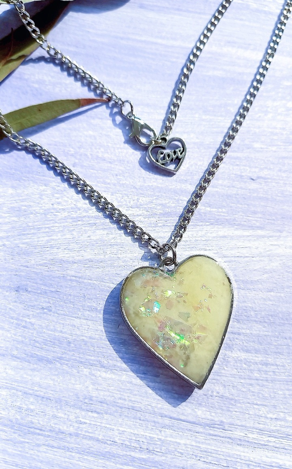Producto - COLLAR CORAZÓN BLANCO ( Precio con descuento 3.200 ARS)