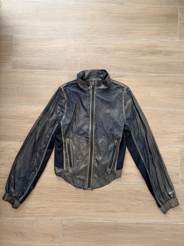 Producto - campera corset NIKE