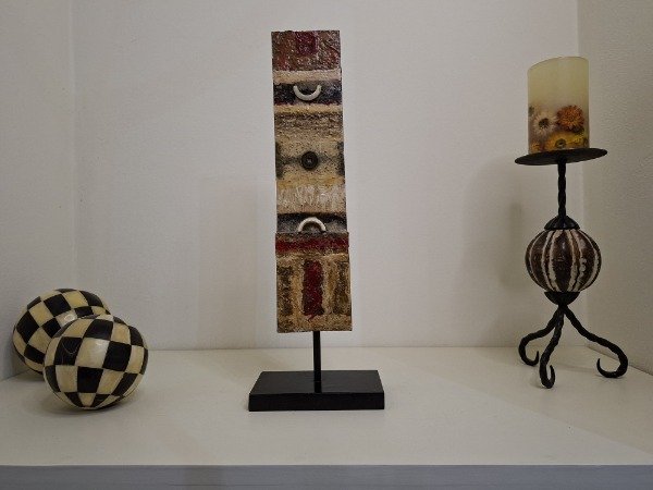 Producto - Alto 45 cm Ancho 15 cm Profundidad 10 cm B-505