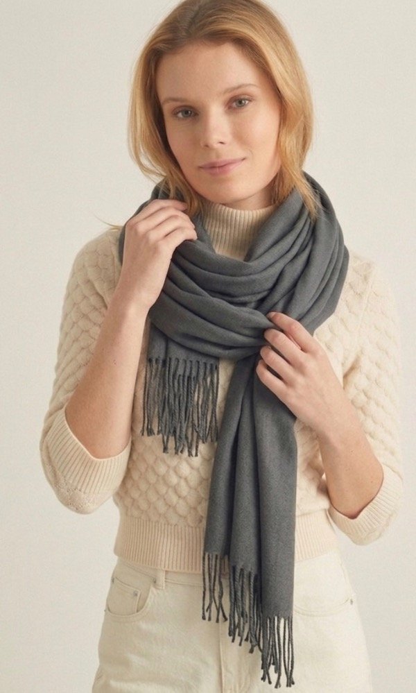 Producto - Pashmina Premium Gris de Media Estación con Flecos Mercurio