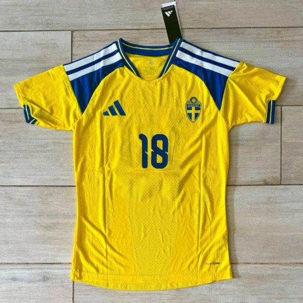Producto - CAMISETA SUECIA IMPORTADA TITULAR 2026 #18 AYARI - 0