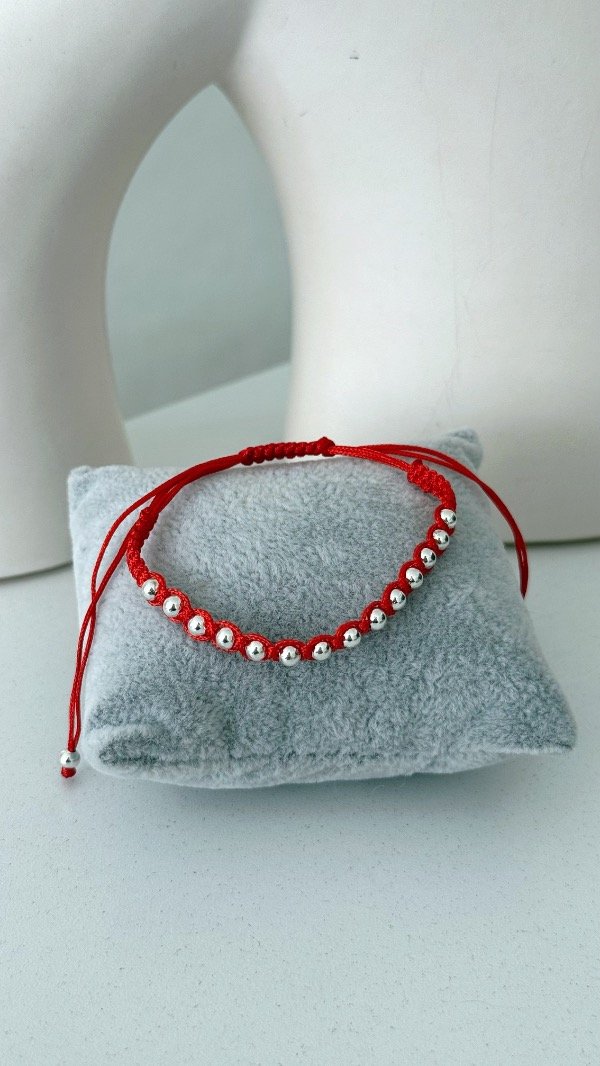 Producto - Pulsera macramé roja bolitas ACERO BLANCO