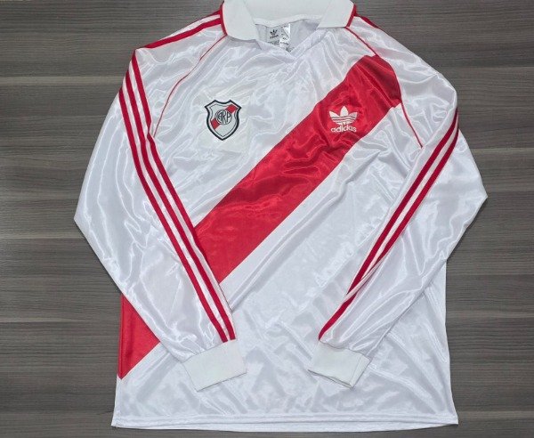 Producto - RIVER RETRO LARGA N9 TALLE XXL