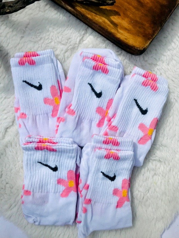 Producto - Nike Flowers rosa