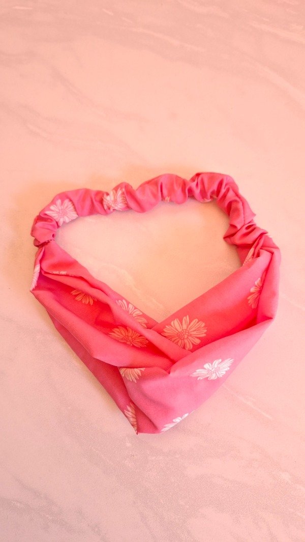 Producto - Turbante rosa flores blancas