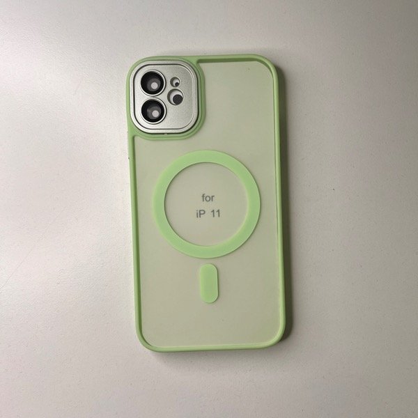 Producto - Funda mate verde MagSafe + protector de cámara - iPhone 11
