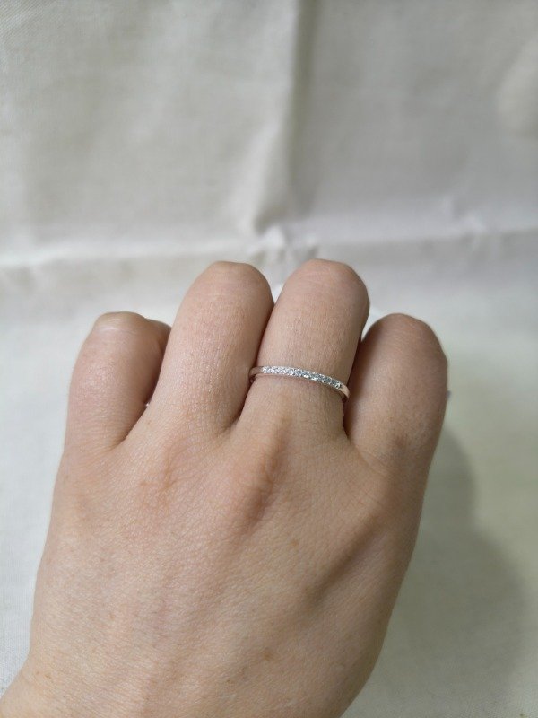 Producto - Anillo con pequeños cubic