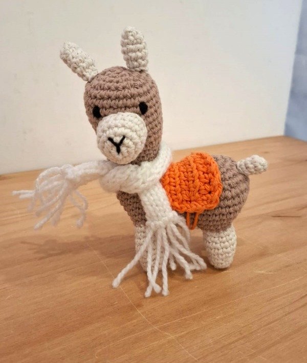 Producto - Llama tejida al crochet