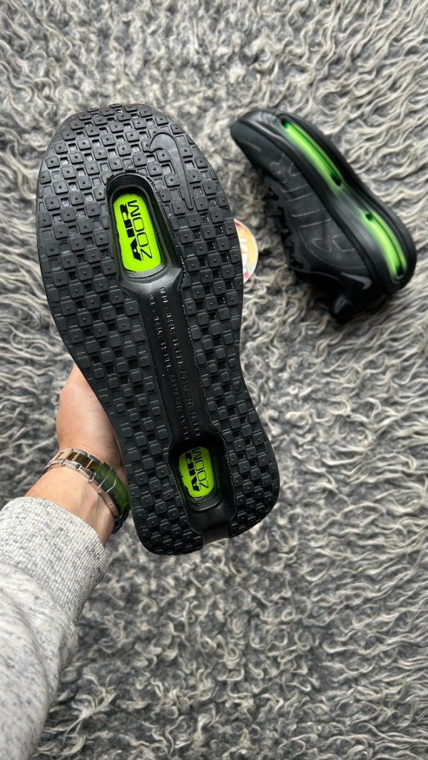Producto - AIR MAX VOMERO BLACK VOLT - 4