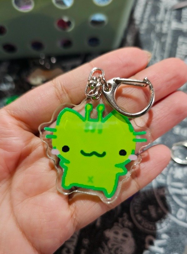 Producto - Llavero acrílico gatito alien