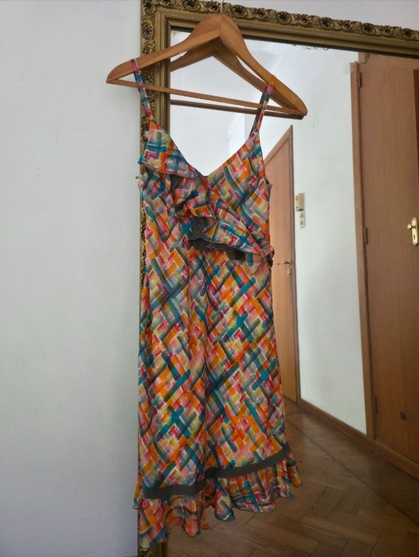 Vestido trazos de colores y volados — imagen 5