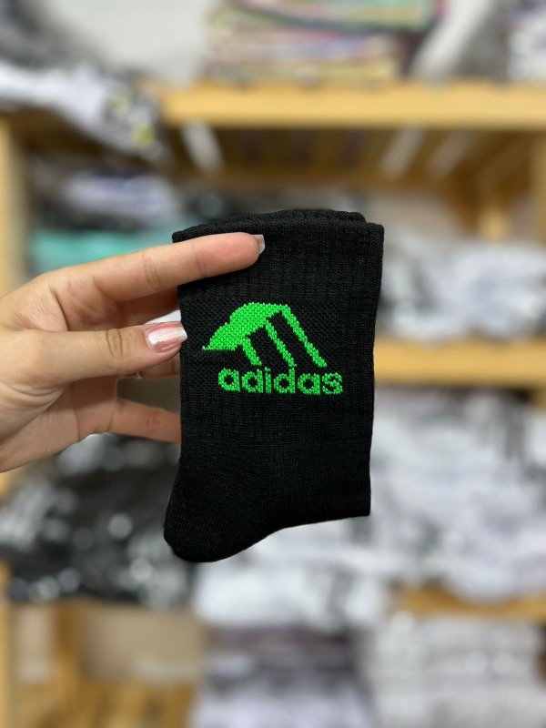 Producto - adidas toalla 3/4 negra logo verde