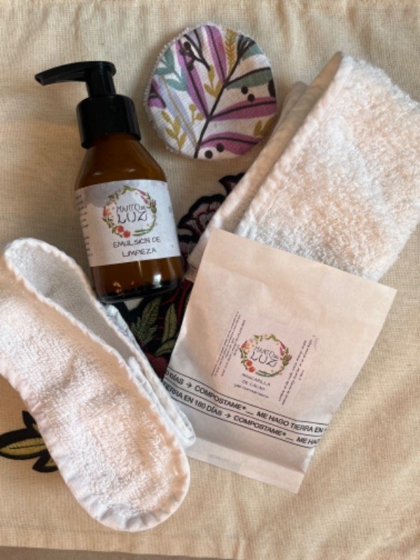 Producto - Combo facial: emulsión limpieza , mascarilla, pads, vincha, toalla