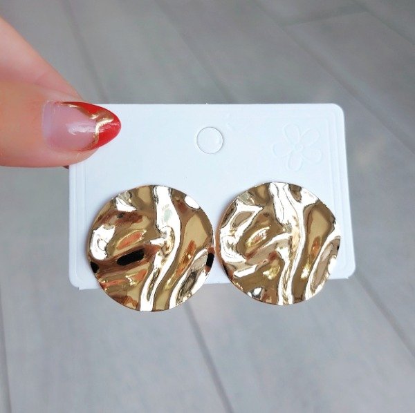 Producto - Aros pasantes dorados circulo abollado