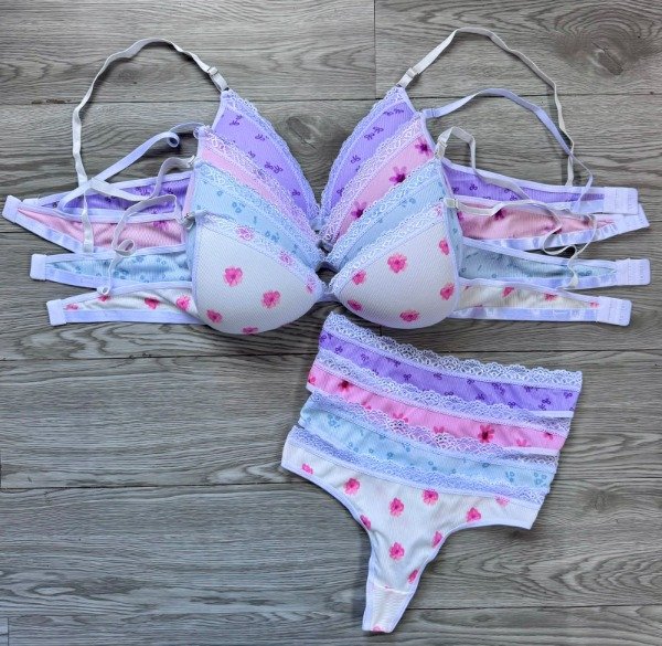 Producto - conjunto triangulo soft florcitas