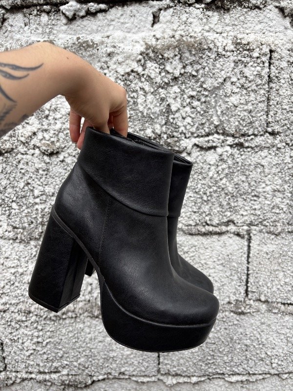 Producto - botas Bratz 38