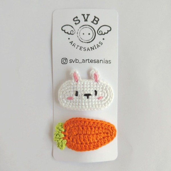 Producto - Hebillas para el pelo de conejito y zanahoria tejidas crochet