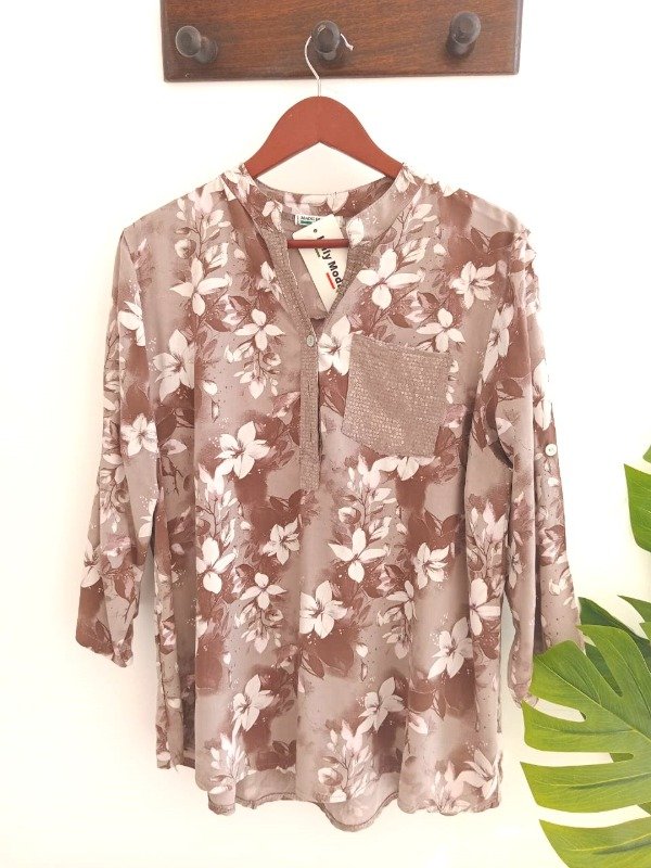 Producto - Blusa c/carterita y bolsillo c/lentejuelas flor marron lentejuelas tostadas