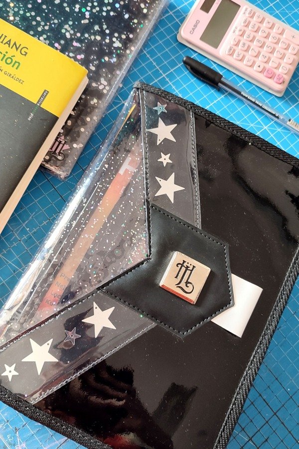 Producto - "POUR MOI"  PORTA LIBRO A5