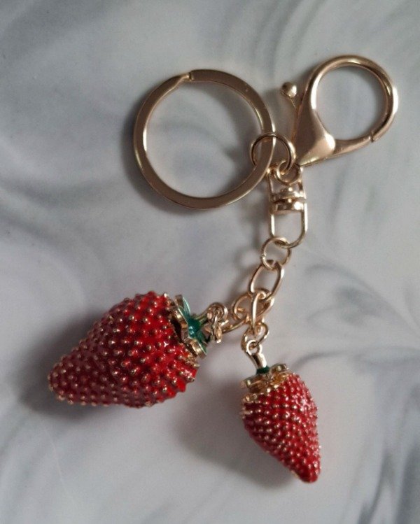 Producto - Llavero Frutillita