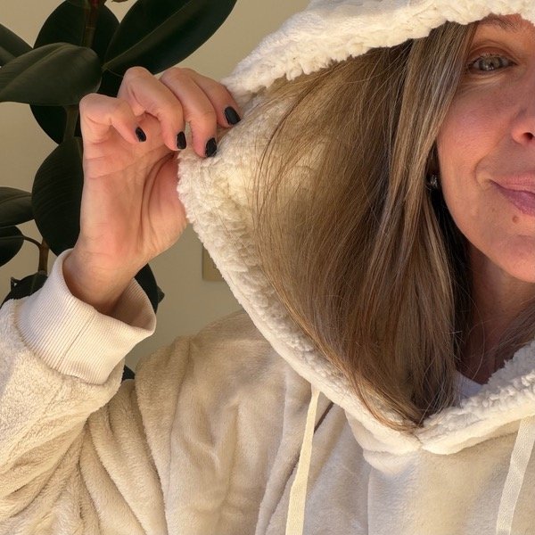 Producto - BUZO OVERSIZE UNISEX CON BOLSILLO Y CAPUCHA