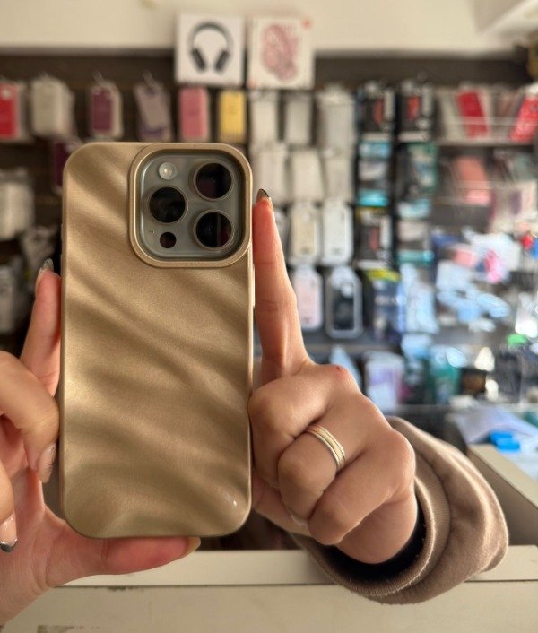 Producto - FUNDA GLOSSY GOLD IPH 16