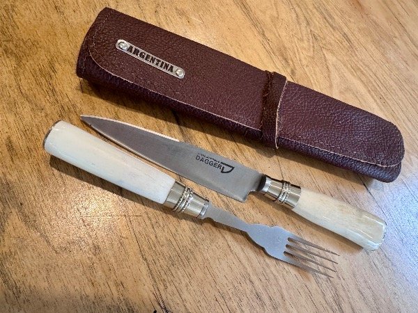 Producto - 243 - Set Cubiertos DAGGER Hueso Especial Canilla con Alpaca x14cm - Paño