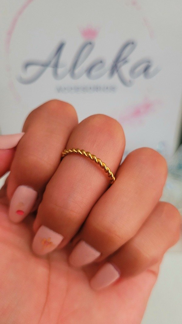 Producto - Anillo trenzado de acero dorado