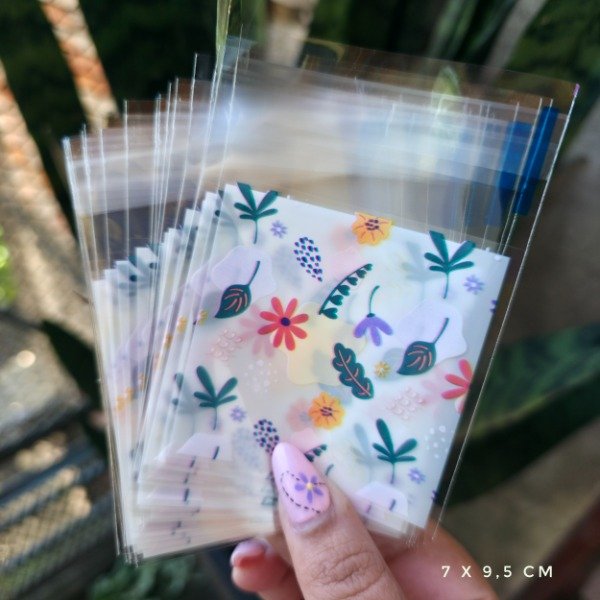 Producto - Bolsitas con adhesivo flores rosadas dispersas x 25 unidades 7x9,5 cm