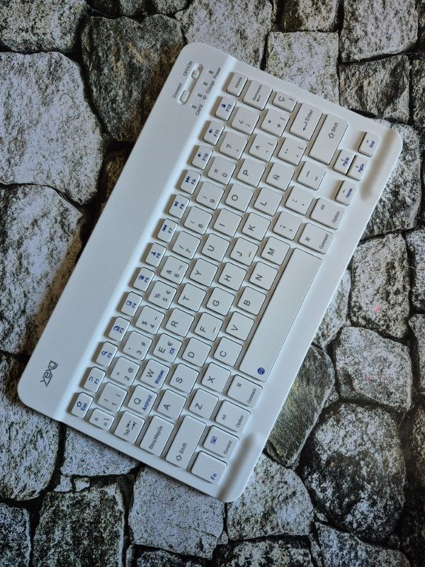 Producto - Teclado ultrafino Bluetooth blanco