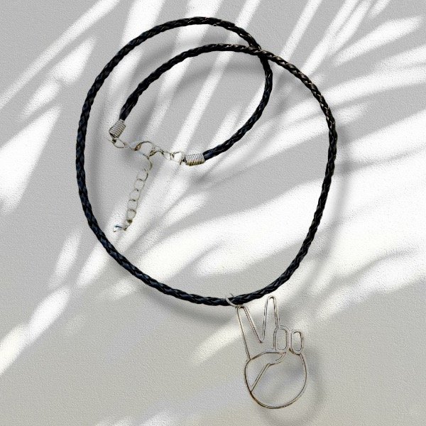 Producto - Collar trenzado con dije V
