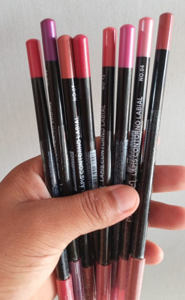 Producto - DELINEADOR EN LAPIZ DE LABIO MISS DEMII