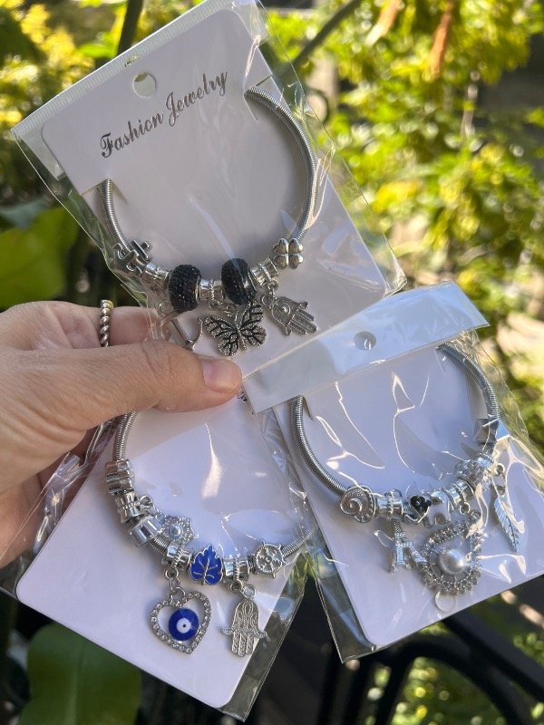 Producto - 2 pulseras Pandora fantasia con dijecitos