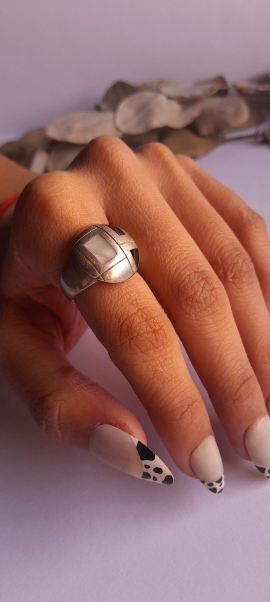 Producto - Anillo plata media esfera ónix y nácar