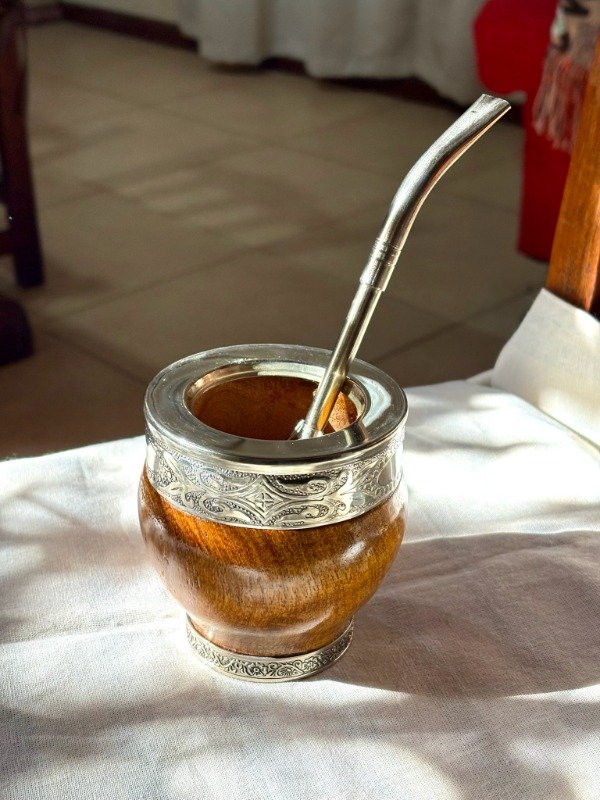 Producto - MATE IMPERIAL DE ALGARROBO CON BASE Y VIROLA DE ALPACA - 2