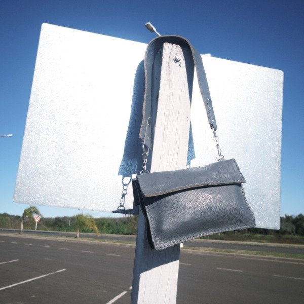 Producto - CARTERA DE CUERO DOBLE BOLSILLO CORREA DESMONTABLE GINEBRA CEMENTO