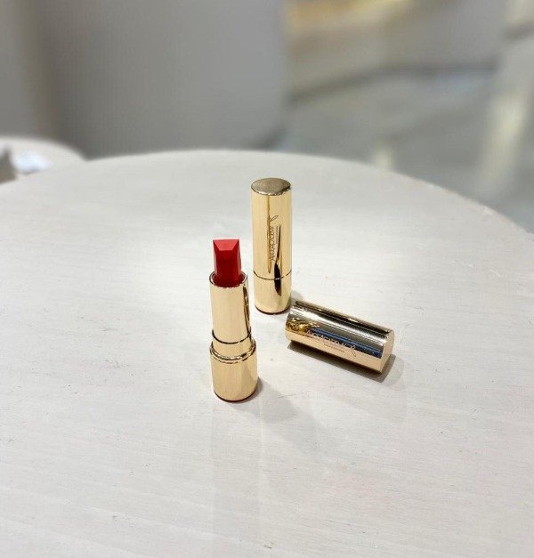 Producto - Labial en barra Alice Academy