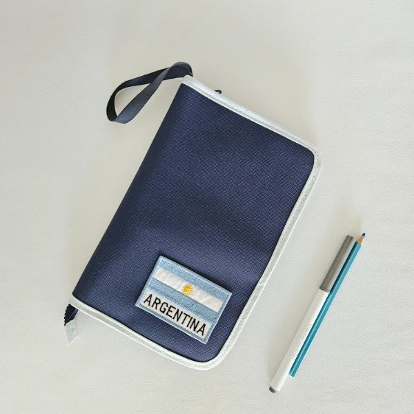 Producto - Cartuchera con bolsillos mixta, Argentina