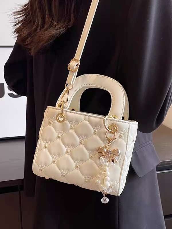 Producto - Mini Cartera de vestir blanca coon dorado