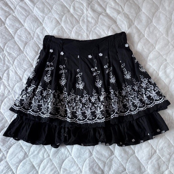 Producto - black and white pleated skirt