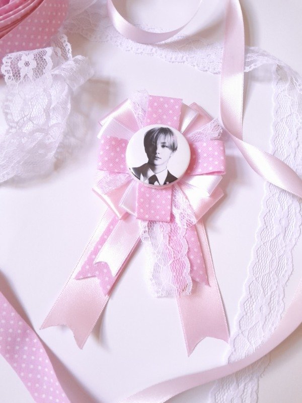 Producto - Pin y Llavero Rossette Rosa + Pin personalizado