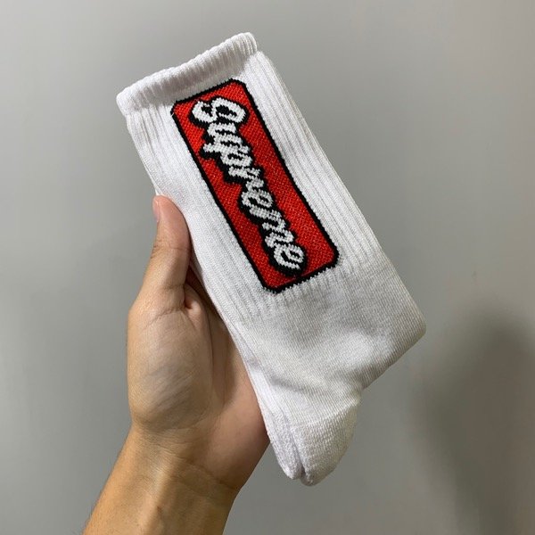 Producto - Media caña Supreme blanca vintage rojo